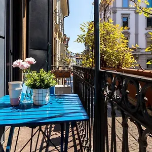 Appartement Joivy Charming With Terrace In The Very Heart Of, Milan