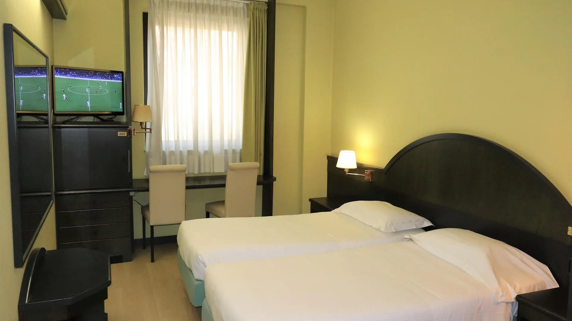 מילאנו Hotel Domenichino 3*,  איטליה